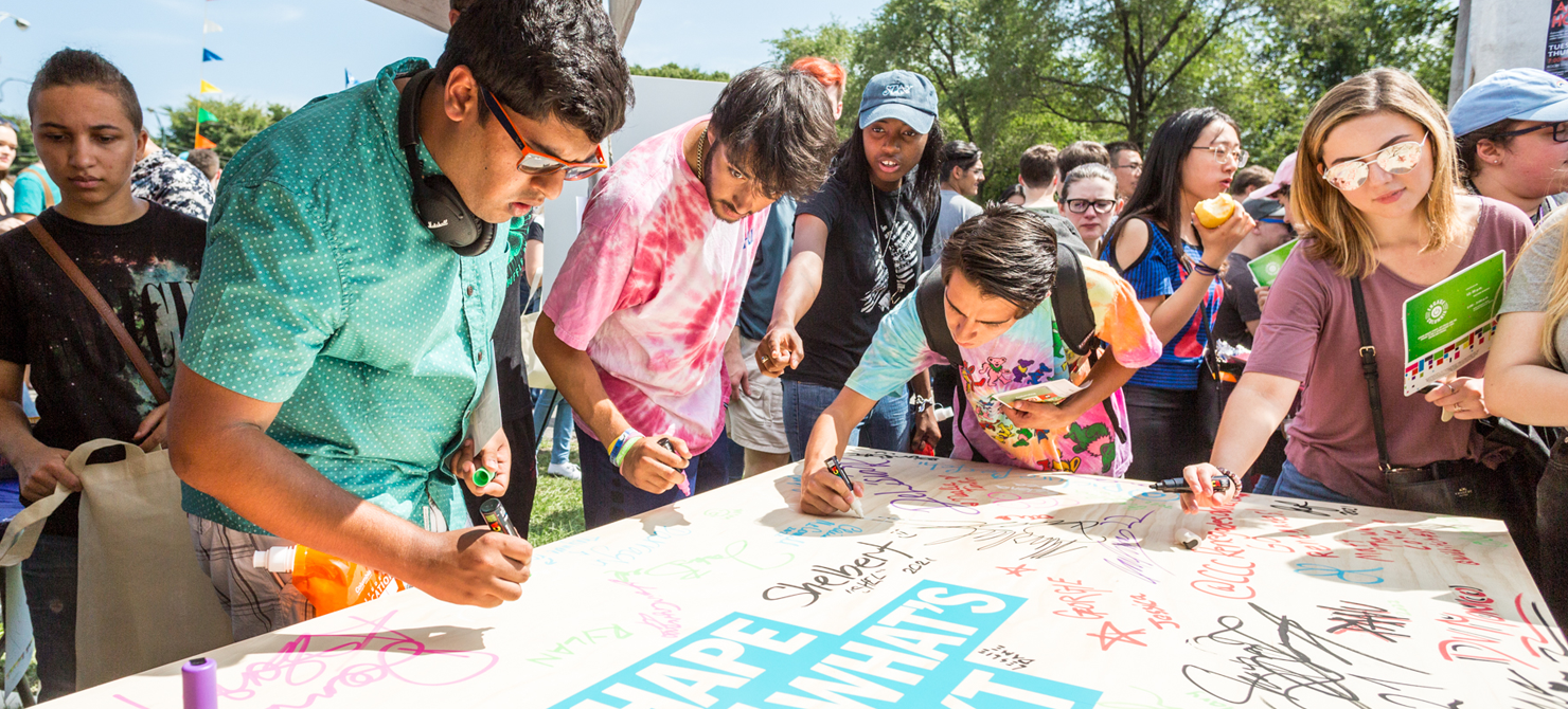 New students visit tables at Convocation.